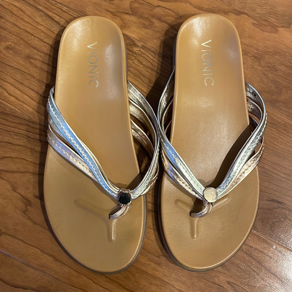 Womens Vionic sandals size 6